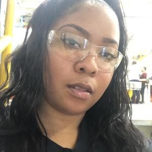 Meet your Posher, Dominique
